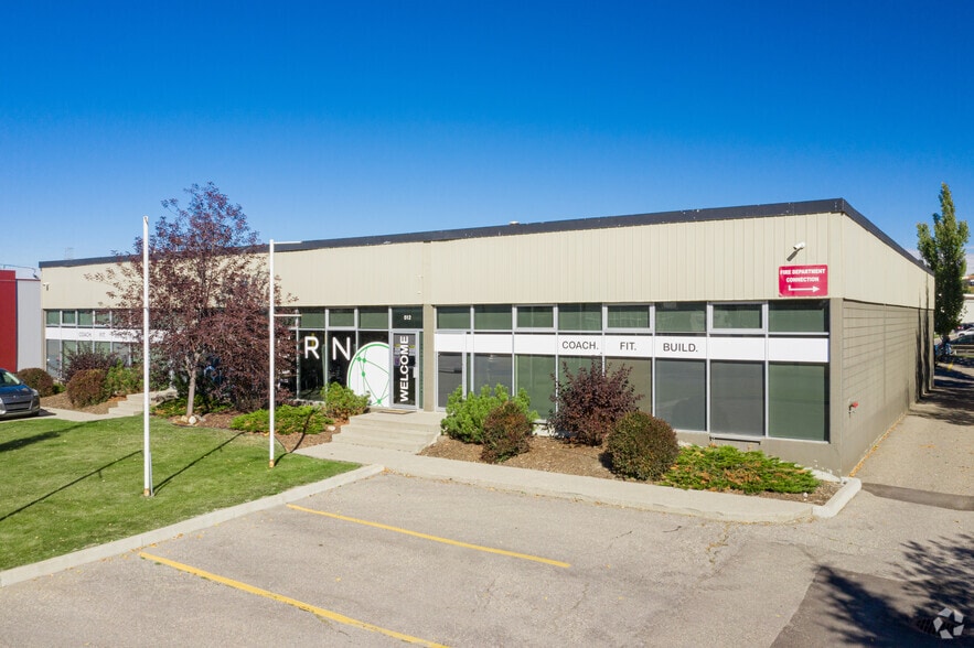 512 Manitou Rd, Calgary, AB for lease - Building Photo - Image 1 of 23