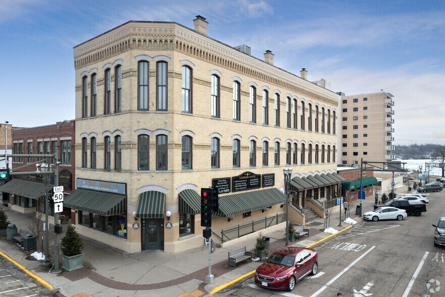 772 W Main St, Lake Geneva, WI for sale - Primary Photo - Image 1 of 1