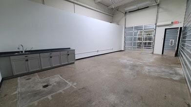 2195 Hyacinth St NE, Salem, OR for lease Building Photo- Image 2 of 4