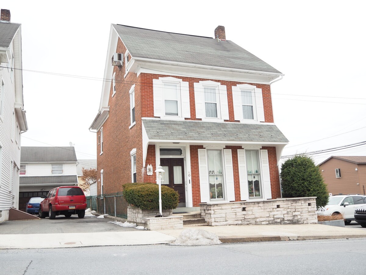 10 Center St, Slatington, PA 18080
