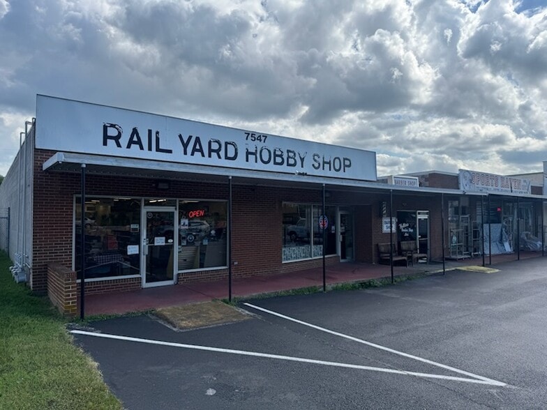 7547 Williamson Rd, Hollins, VA for lease - Building Photo - Image 3 of 22