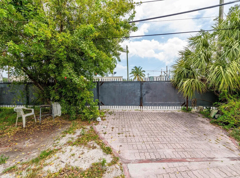 400 NW 1st St, Dania Beach, FL for sale - Building Photo - Image 3 of 6