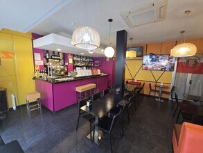 Retail in Barcelona, Barcelona for lease Interior Photo- Image 1 of 14