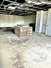 187 Veterans Blvd, Massapequa, NY for lease Interior Photo- Image 1 of 3