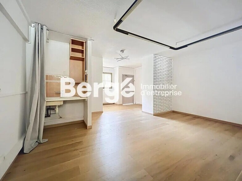 Office in Saint-Laurent-du-Var for lease - Building Photo - Image 3 of 8