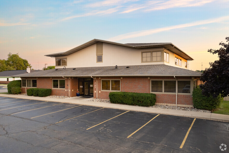 1701 Lake Lansing Rd, Lansing, MI for lease - Primary Photo - Image 1 of 20