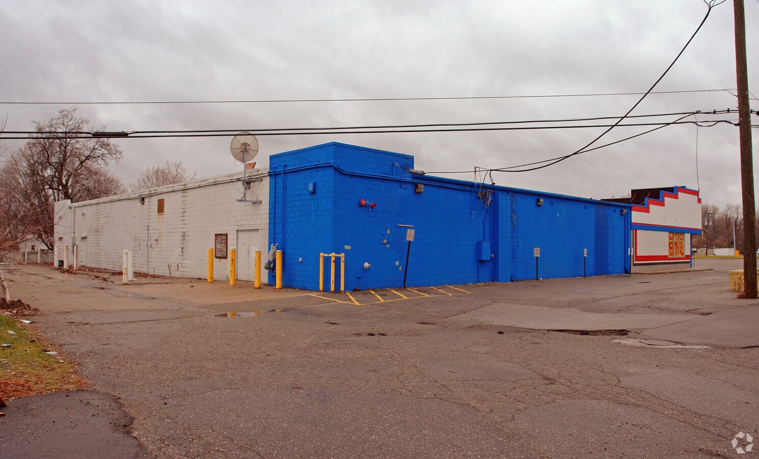 44800 Van Dyke Ave, Utica, MI 48317