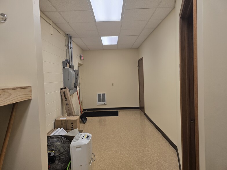 2003-2005 Grand Ave, Wausau, WI for sale - Interior Photo - Image 2 of 17