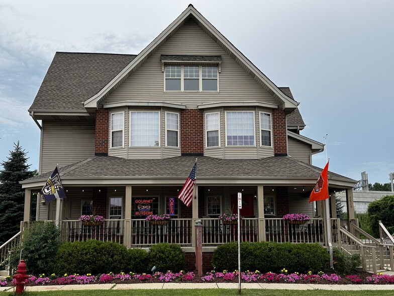 4629 N Port Washington Rd, Milwaukee, WI for sale - Building Photo - Image 1 of 31