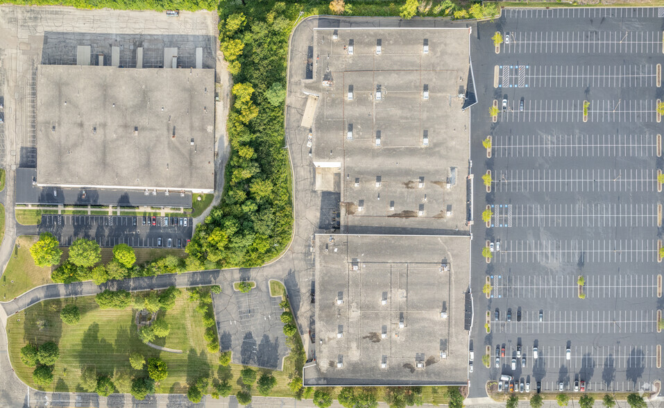 865-975 E Kemper Rd, Cincinnati, OH for lease - Aerial - Image 2 of 26