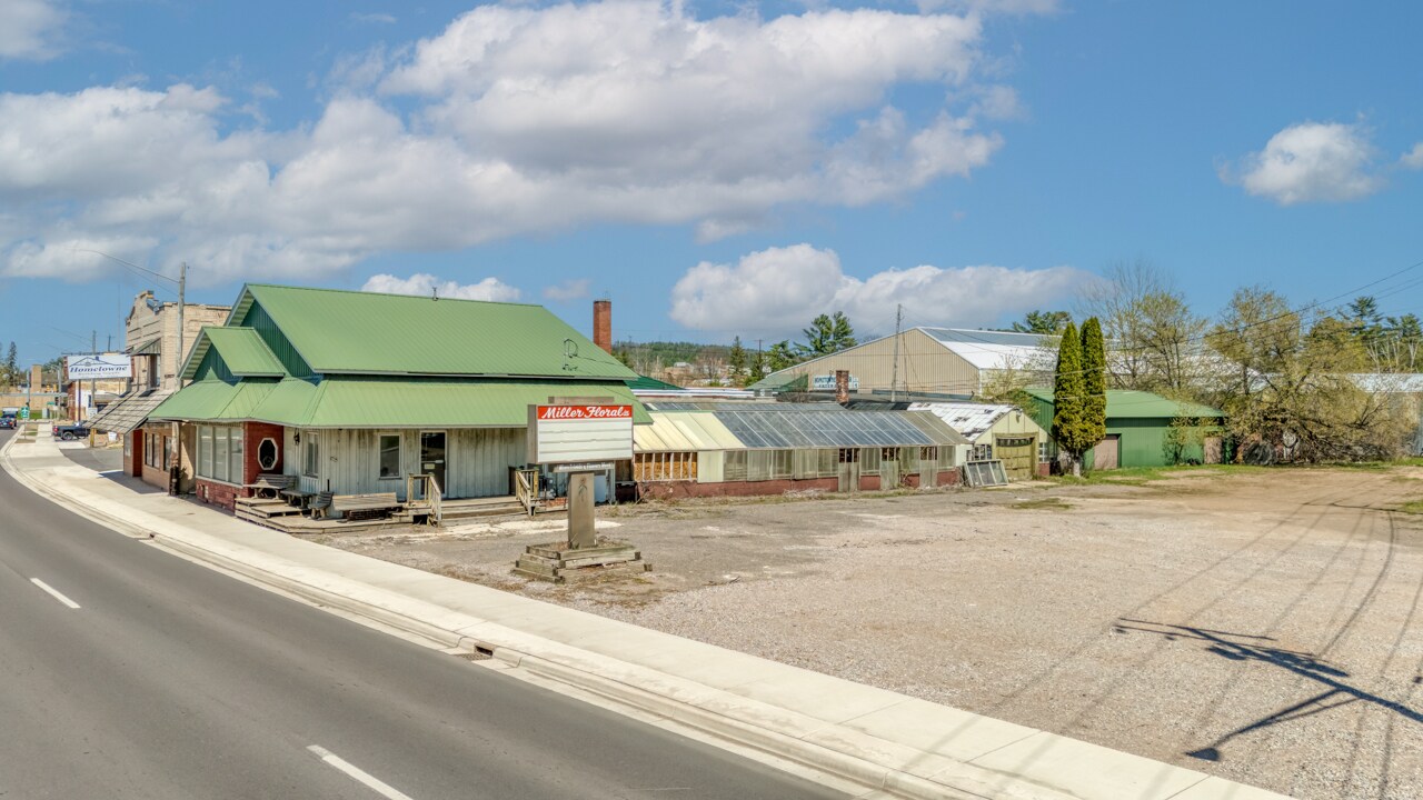 223 S Carpenter Ave, Kingsford, MI for sale Primary Photo- Image 1 of 1