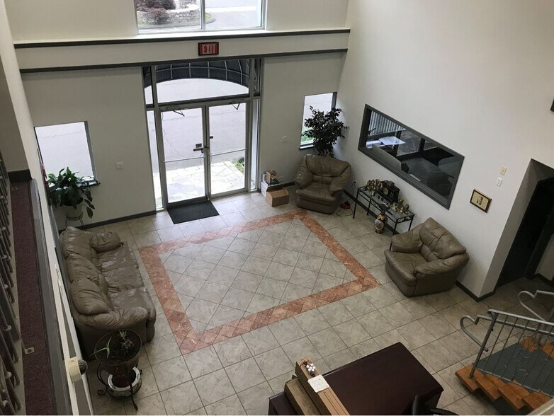 218 Foxon Rd, East Haven, CT for sale - Interior Photo - Image 1 of 1