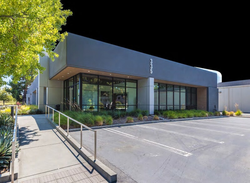 335 E Middlefield Rd, Mountain View, CA for lease - Building Photo - Image 3 of 12