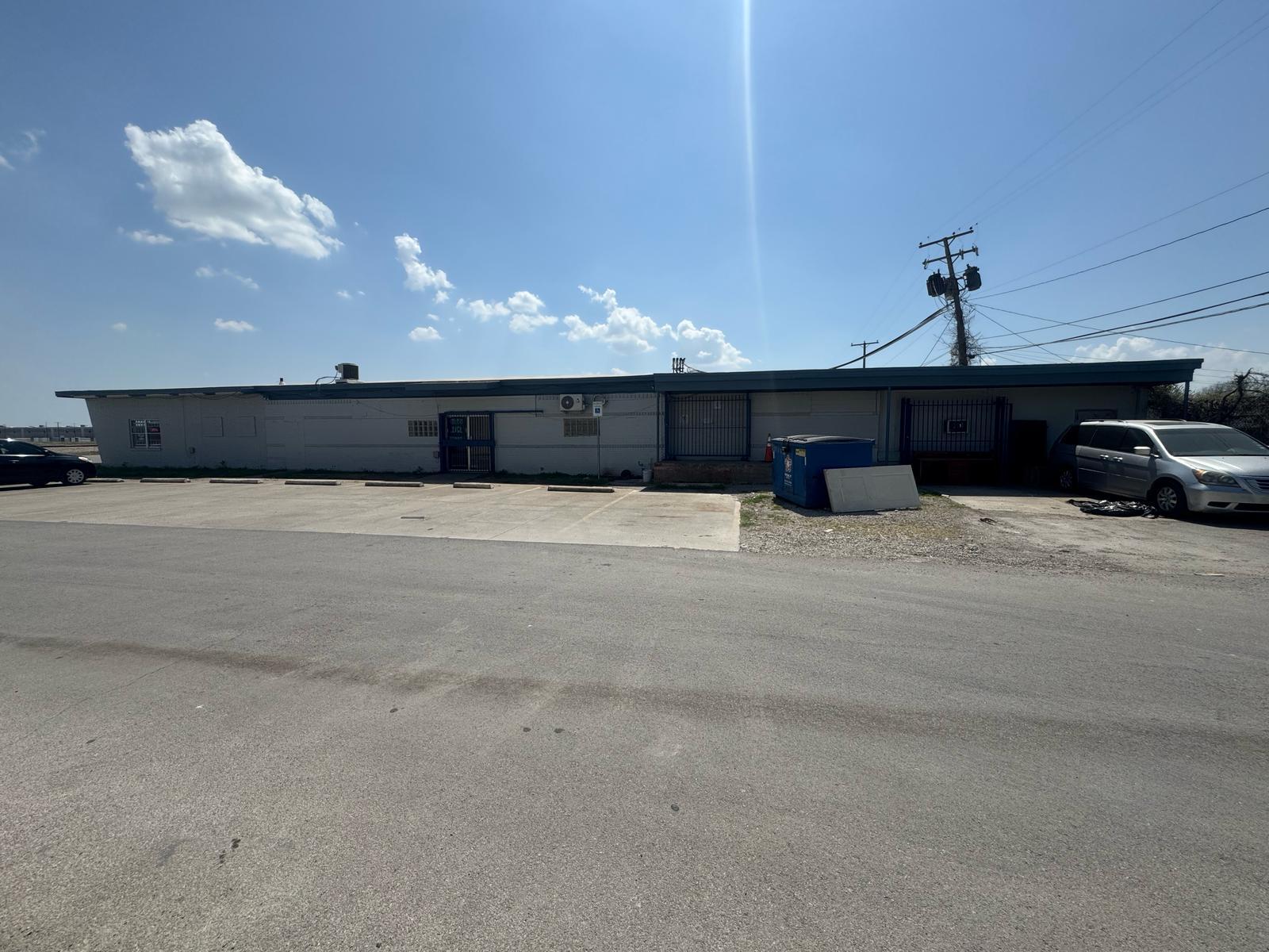301 SE 14th St, Grand Prairie, TX for lease Building Photo- Image 1 of 32