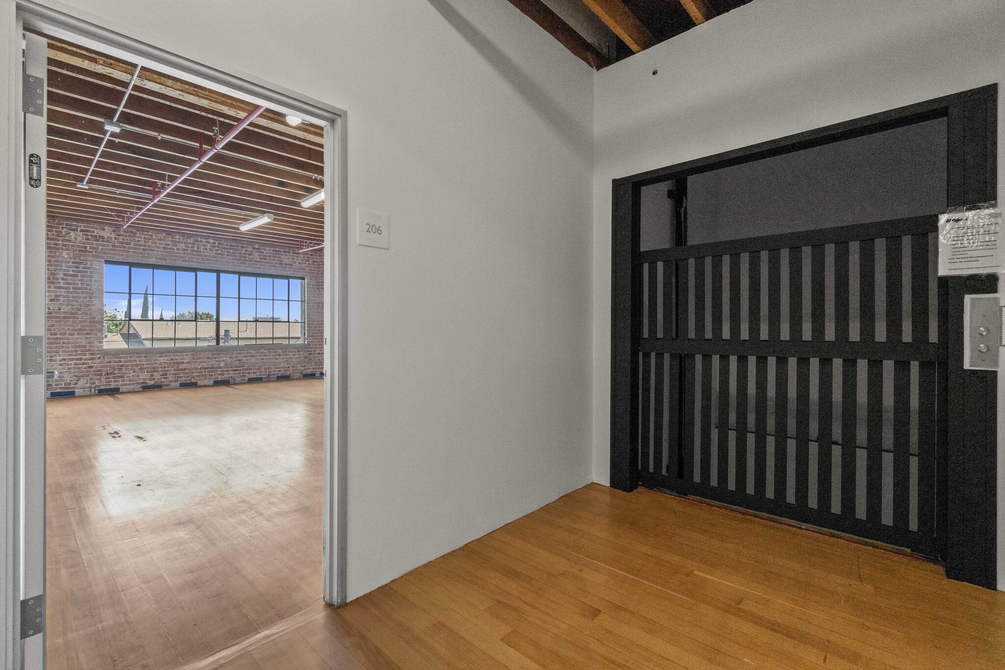 5176 Santa Monica Blvd, Los Angeles, CA for lease Interior Photo- Image 1 of 6