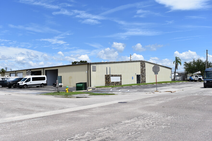12295 Automobile Blvd, Clearwater, FL for lease - Building Photo - Image 3 of 29