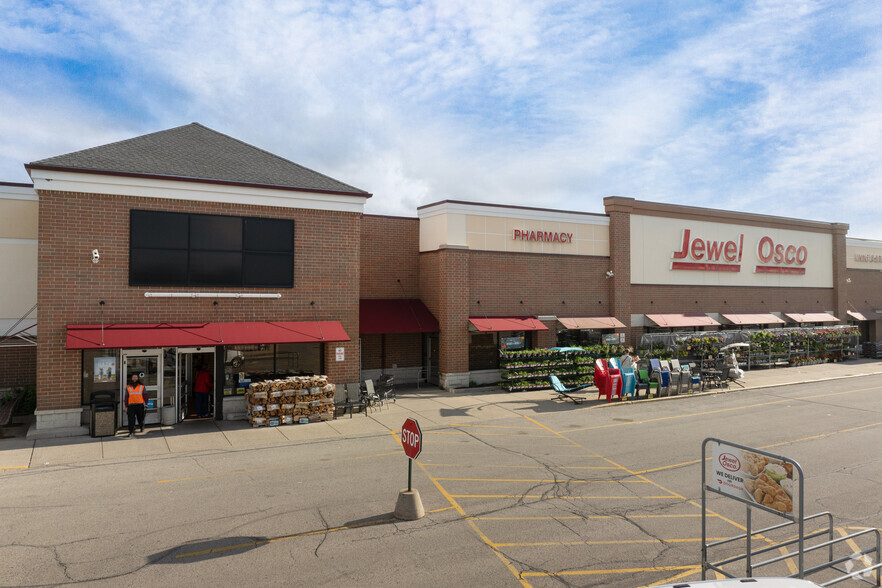 811-957 E Belvidere Rd, Grayslake, IL for lease - Building Photo - Image 1 of 6