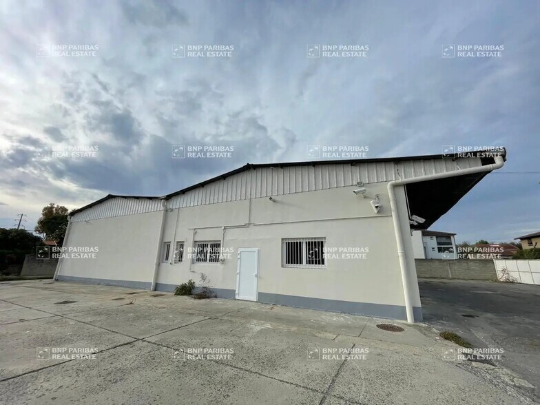 Flex in Toulouse for lease - Building Photo - Image 1 of 11