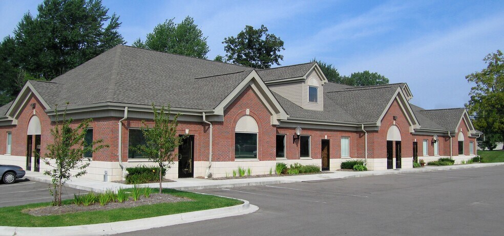 6535-6585 Rochester Rd, Troy, MI for sale - Building Photo - Image 1 of 1