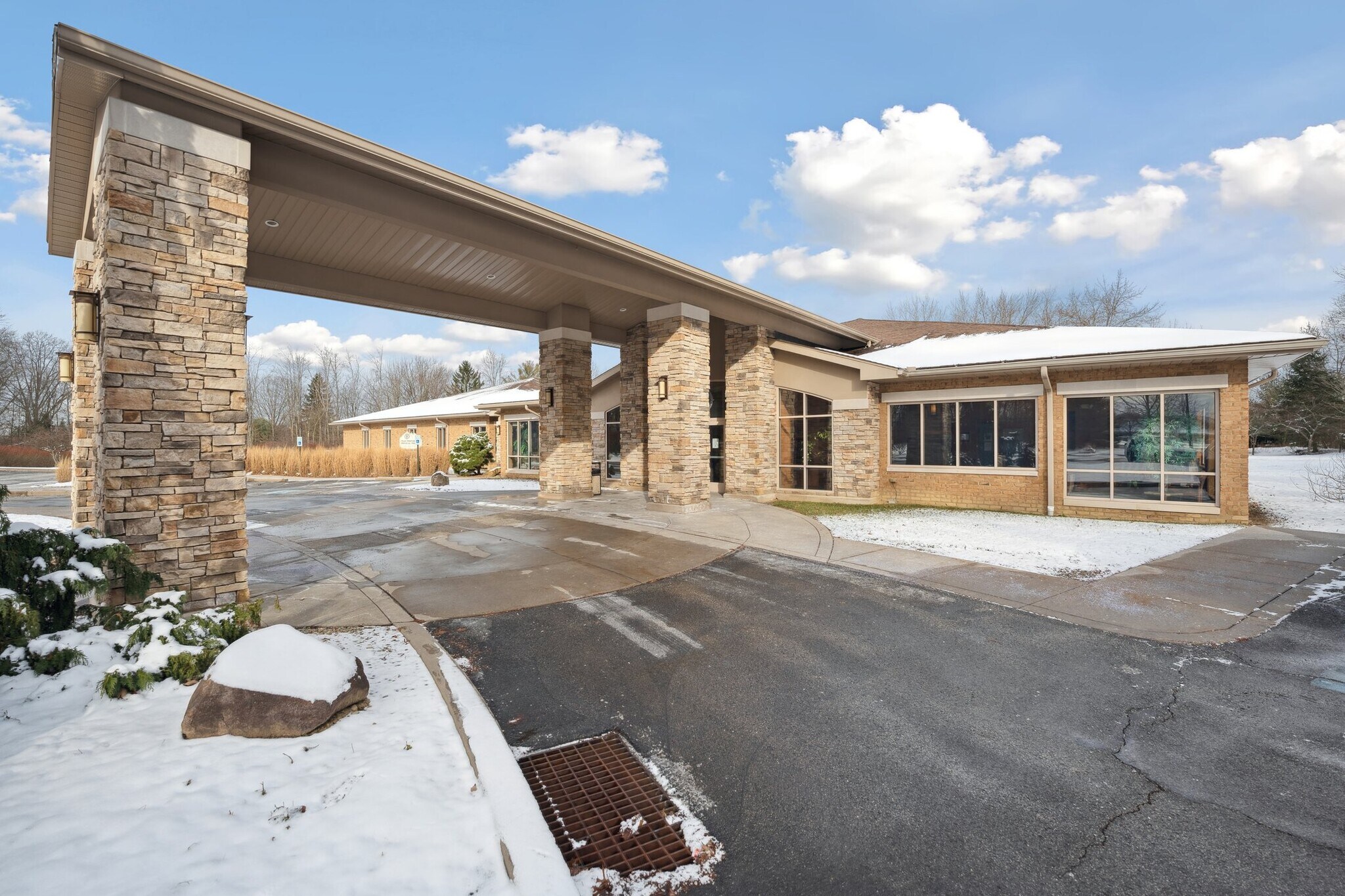 1005 Campus Cir, Hermitage, PA for sale Primary Photo- Image 1 of 1