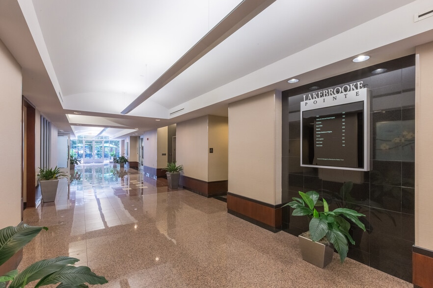 4805 Lake Brook Dr, Glen Allen, VA for lease - Building Photo - Image 3 of 8