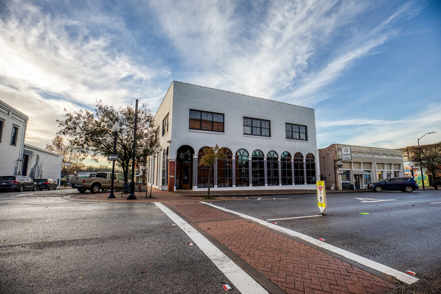 101 W Alamo St, Brenham, TX for lease - Building Photo - Image 3 of 5