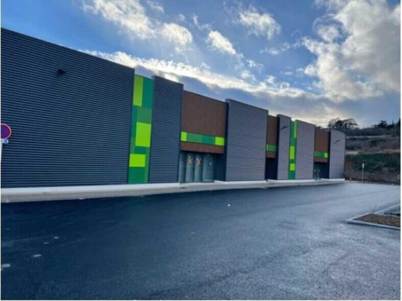 Office in Anse for lease - Building Photo - Image 3 of 12