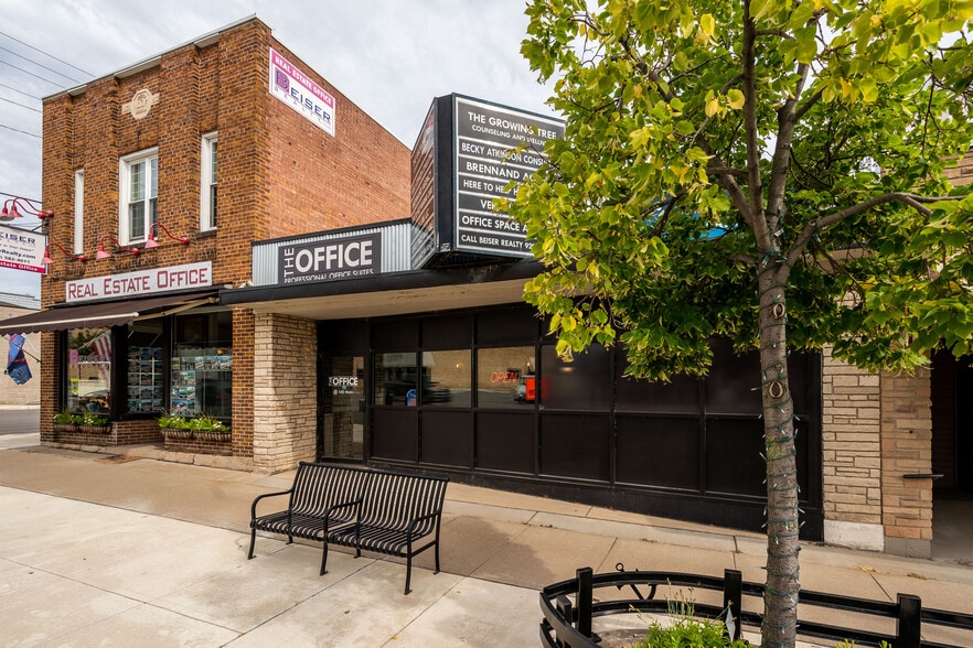 140 W Main St, Winneconne, WI for lease - Building Photo - Image 2 of 12