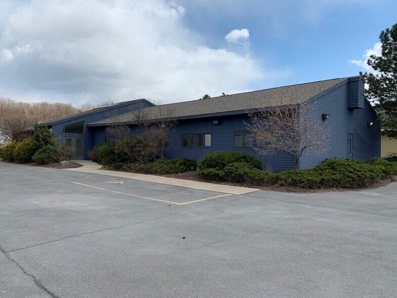 170 Intrepid Ln, Syracuse, NY for sale - Building Photo - Image 1 of 1