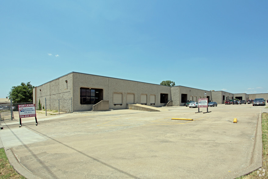 10501-10537 King William Dr, Dallas, TX for lease - Building Photo - Image 3 of 7