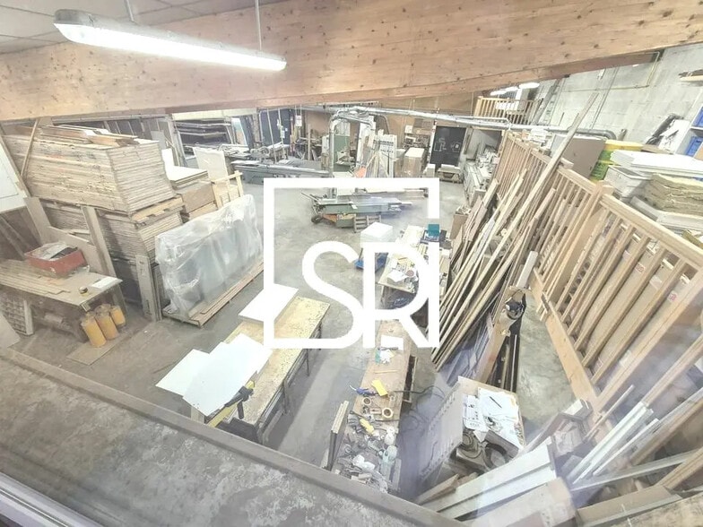 Industrial in Châteaugay for sale - Building Photo - Image 1 of 23