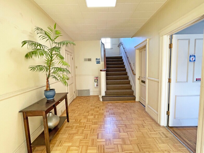 3931 Grand Ave, Oakland, CA for lease - Interior Photo - Image 3 of 19