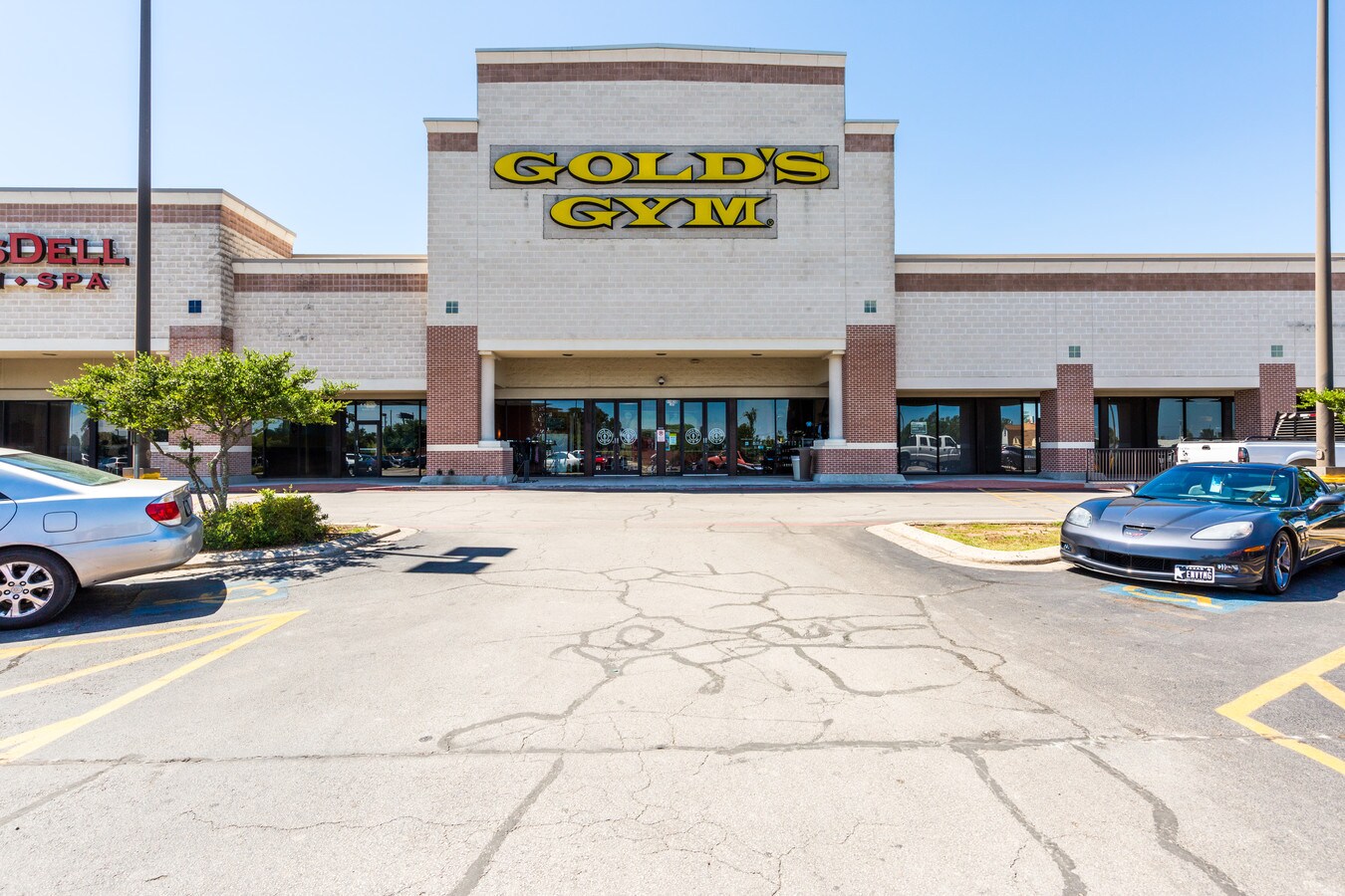 11820 Bandera Rd, Helotes, TX 78023