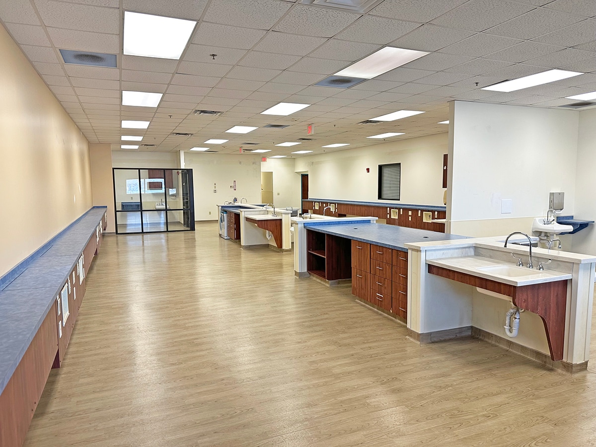 300-320 Lexington Rd, Versailles, KY for lease Interior Photo- Image 1 of 6