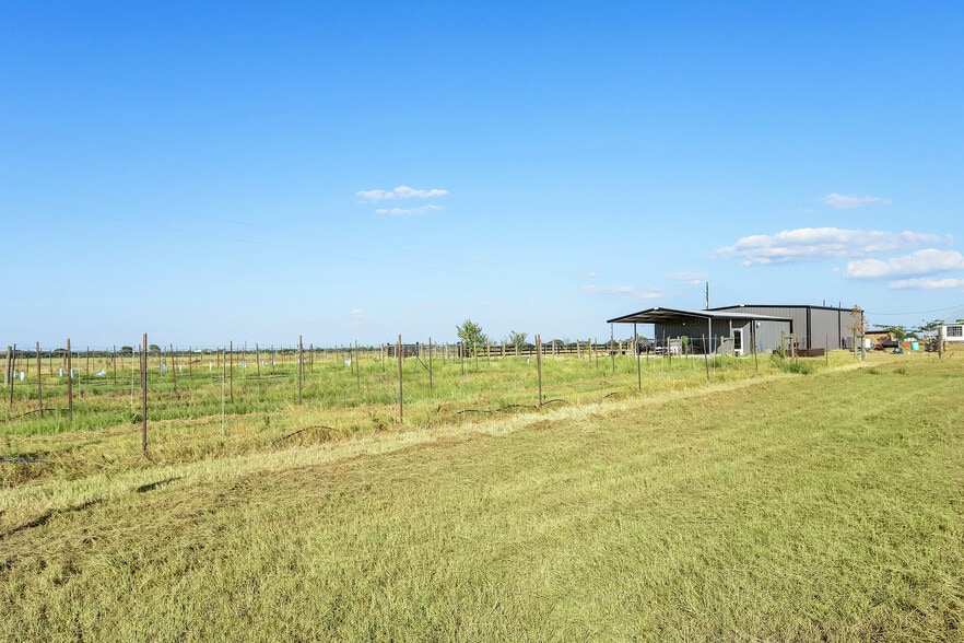 1657 Meier Rd S, Sealy, TX for sale - Primary Photo - Image 1 of 1