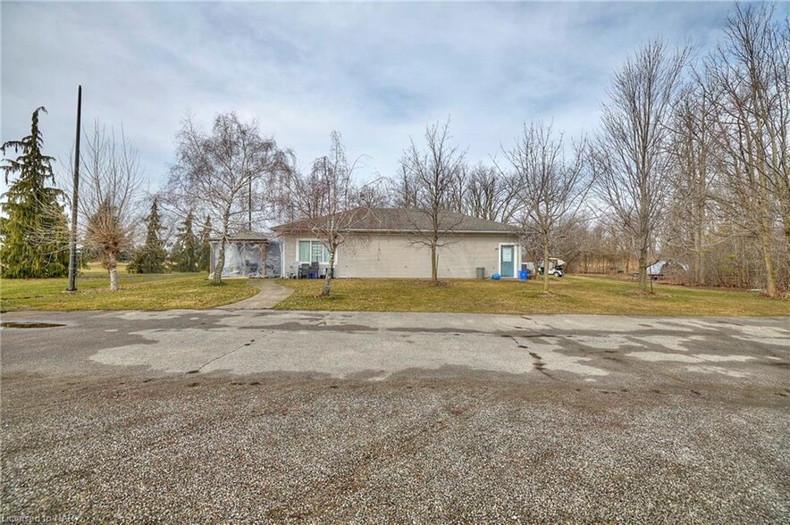 1140 Airport Rd, Niagara On The Lake, ON for sale - Building Photo - Image 3 of 5