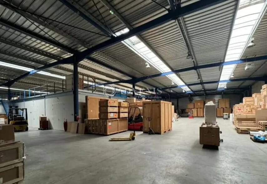 Flex in Champcueil for lease - Building Photo - Image 2 of 8