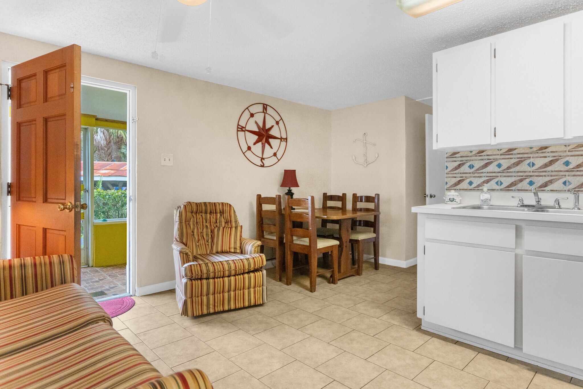 Prime Homosassa Riverfront Property w/10 Cottages, Homosassa, FL 34446