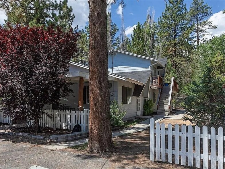 1017 Greenway Dr, Big Bear City, CA for sale - Primary Photo - Image 1 of 18