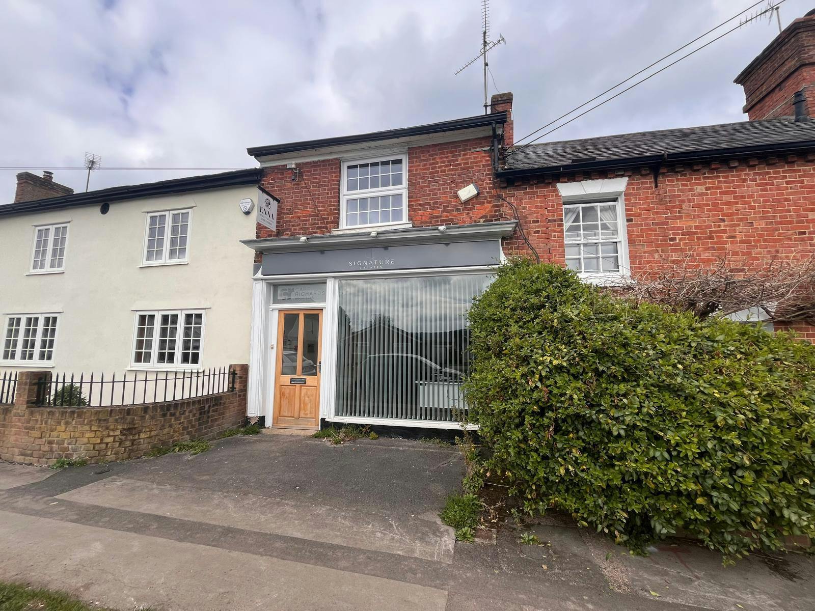 10A Weston Rd, Aylesbury for sale Building Photo- Image 1 of 13