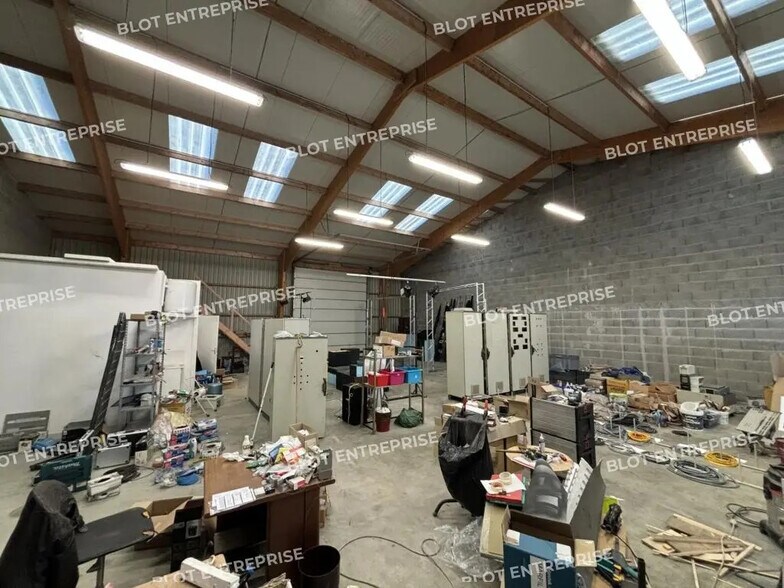 Flex in Pontchâteau for lease - Interior Photo - Image 2 of 7