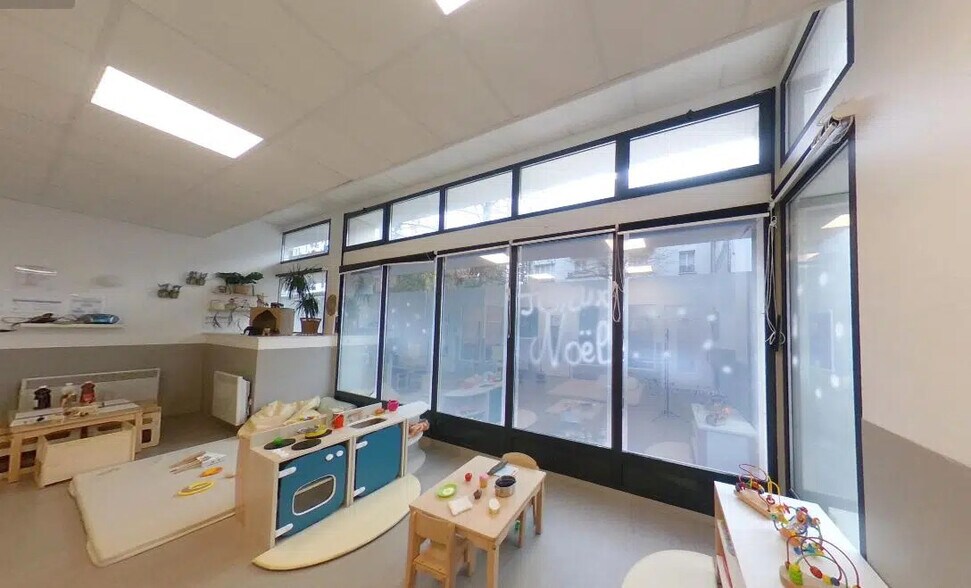 Retail in Suresnes for lease - Interior Photo - Image 2 of 16