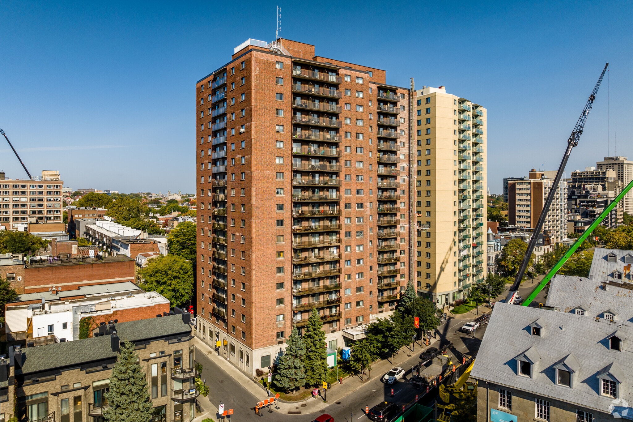 65 Rue Sherbrooke E, Montréal, QC for sale Building Photo- Image 1 of 1