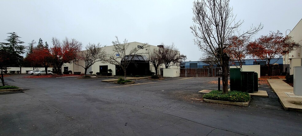 5760 Roseville Rd, Sacramento, CA for lease - Building Photo - Image 1 of 2