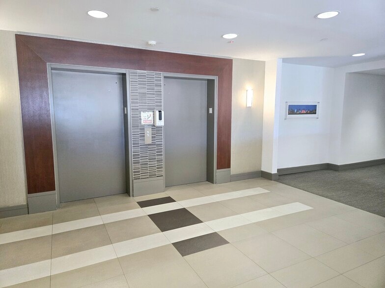 290 NW 165th St, North Miami Beach, FL for lease - Interior Photo - Image 3 of 5