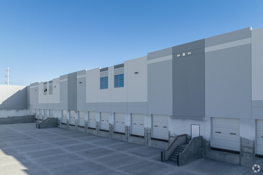 2327 N Nellis Blvd, Las Vegas, NV for lease - Building Photo - Image 3 of 10
