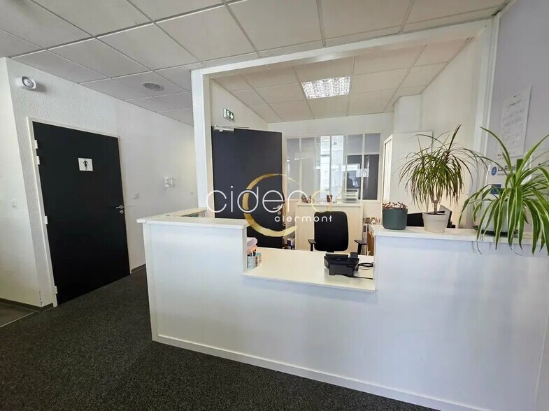 Office in Clermont-Ferrand for lease - Lobby - Image 3 of 9