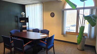850 Straits Tpke, Middlebury, CT for lease Interior Photo- Image 2 of 4