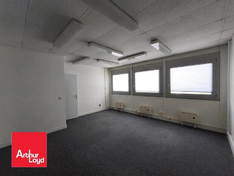 Office in Chartres for lease - Interior Photo - Image 3 of 3