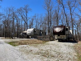 RV Park at The Pine Lodge Resort - Motel